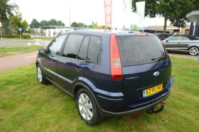 Ford Fusion (2005) thumbnail 3
