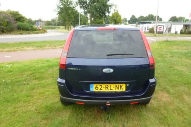 Ford Fusion (2005) thumbnail 4