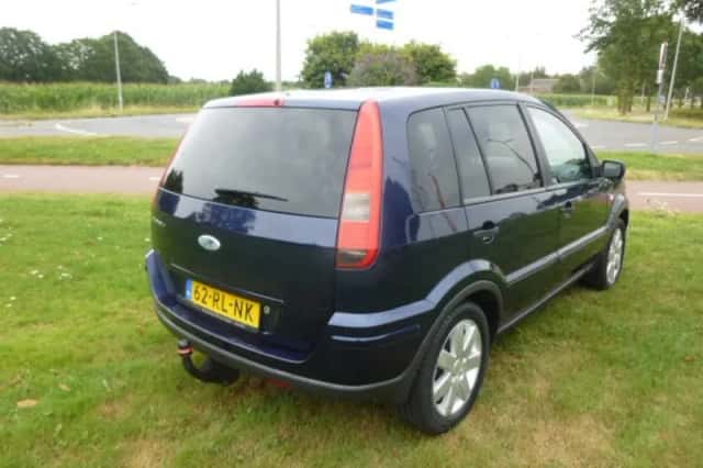 Ford Fusion (2005) thumbnail 5