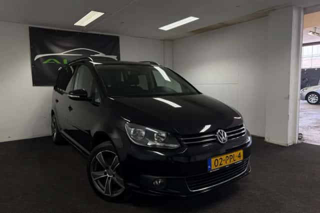 Volkswagen Touran (2011) thumbnail 1