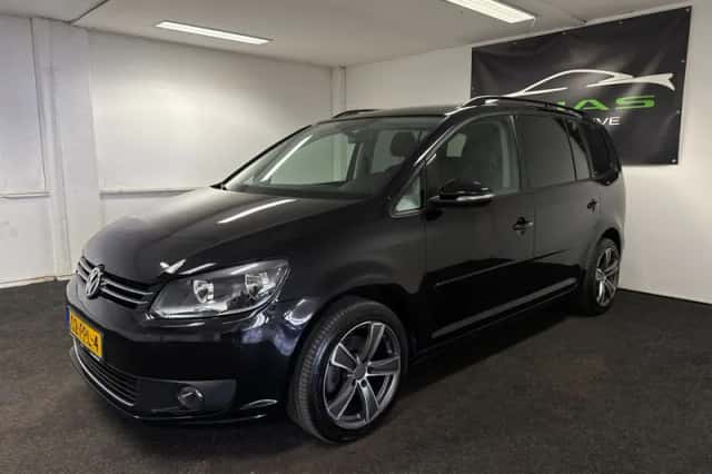 Volkswagen Touran (2011) thumbnail 3
