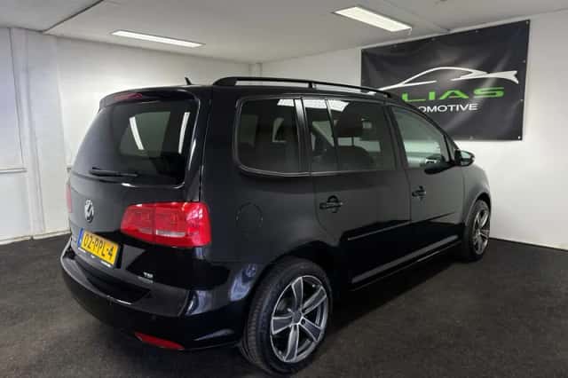 Volkswagen Touran (2011) thumbnail 6