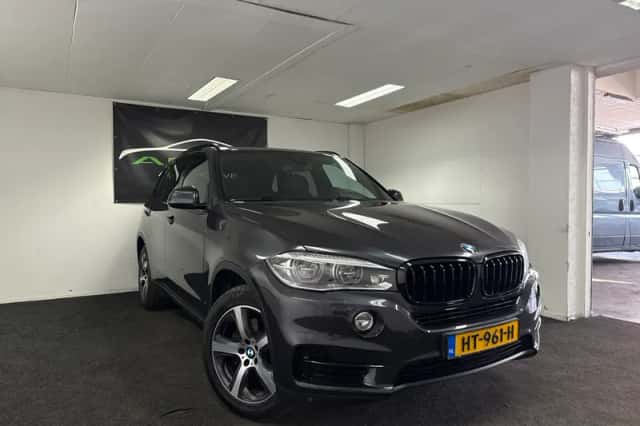 BMW X5 (2015) thumbnail 1