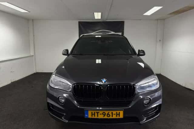 BMW X5 (2015) thumbnail 2