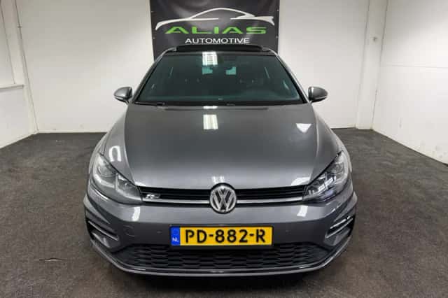 Volkswagen Golf (2017) thumbnail 2
