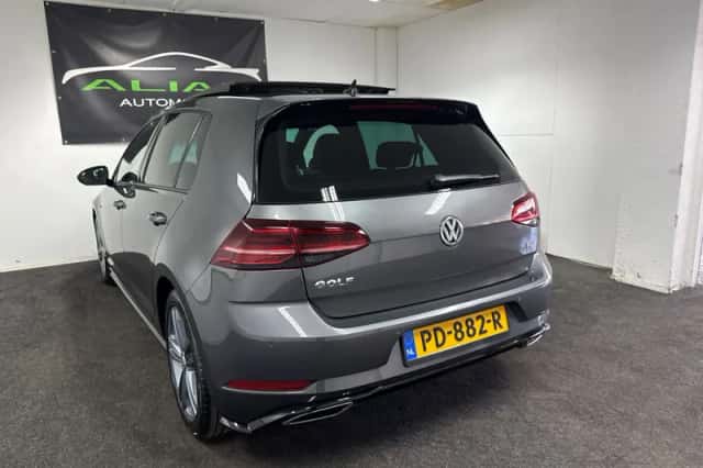 Volkswagen Golf (2017) thumbnail 4