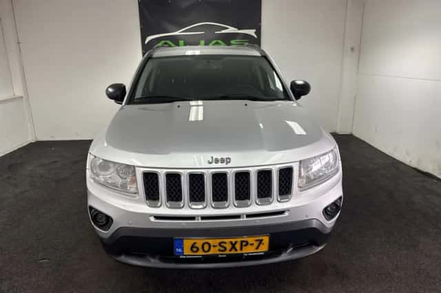 Jeep Compass (2012) thumbnail 2