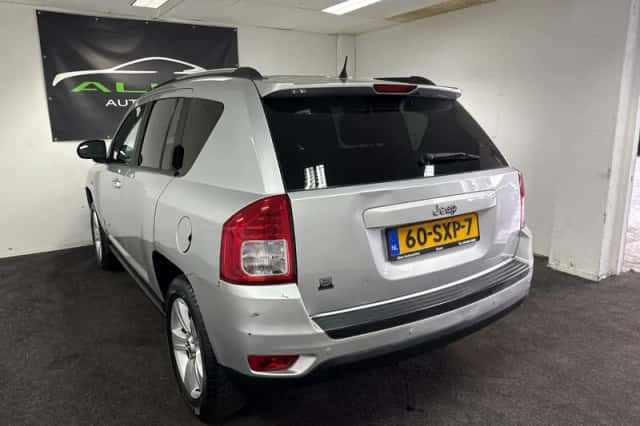 Jeep Compass (2012) thumbnail 4