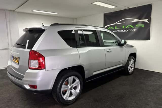 Jeep Compass (2012) thumbnail 6