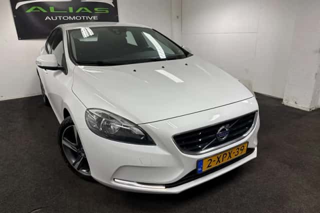 Volvo V40 (2014) thumbnail 1