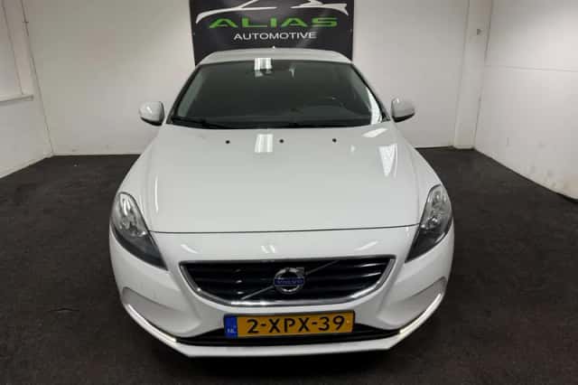 Volvo V40 (2014) thumbnail 2