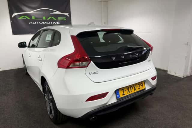 Volvo V40 (2014) thumbnail 4