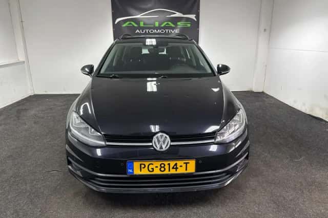 Volkswagen Golf (2017) thumbnail 2