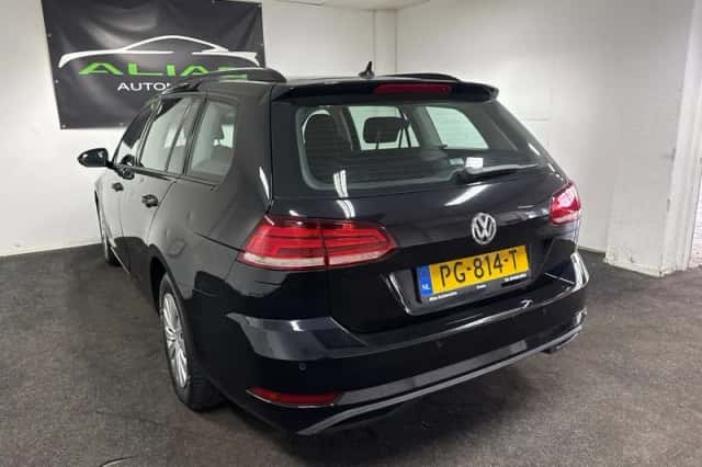 Volkswagen Golf (2017) thumbnail 4