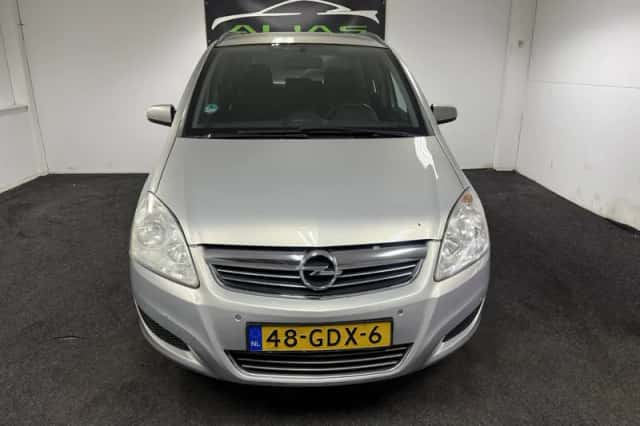 Opel Zafira (2008) thumbnail 2