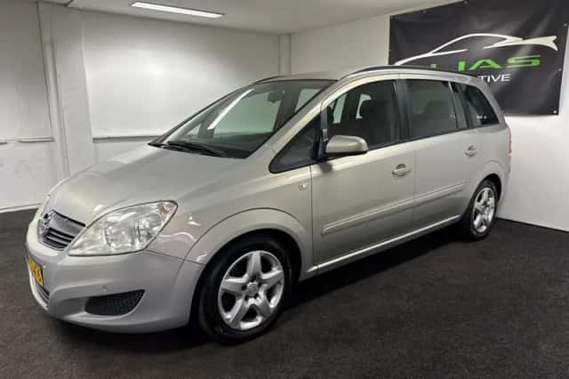 Opel Zafira (2008) thumbnail 3