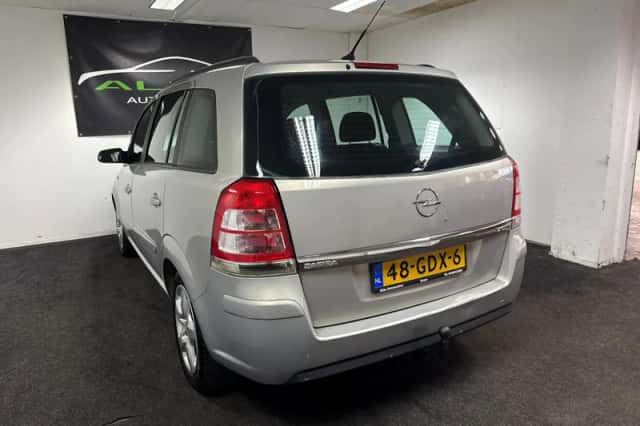 Opel Zafira (2008) thumbnail 4