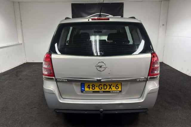 Opel Zafira (2008) thumbnail 5