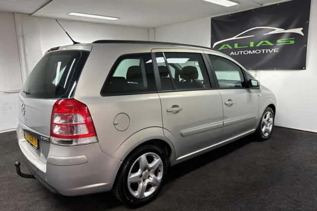 Opel Zafira (2008) thumbnail 6