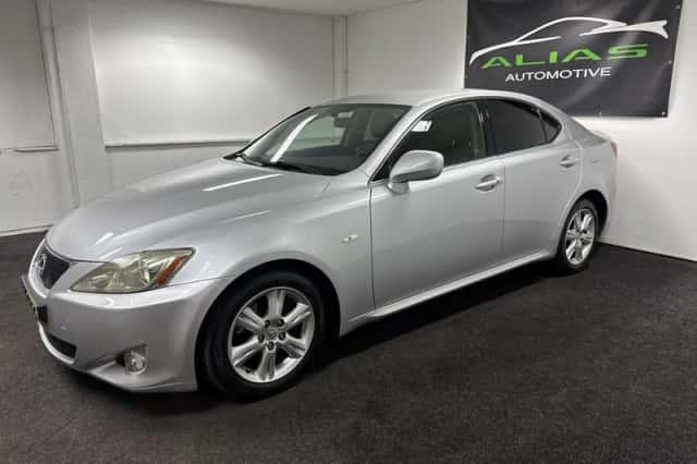 Lexus IS (2008) thumbnail 3