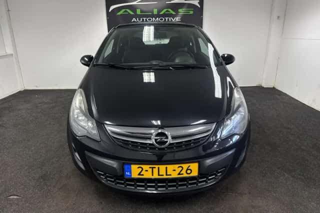 Opel Corsa (2014) thumbnail 2