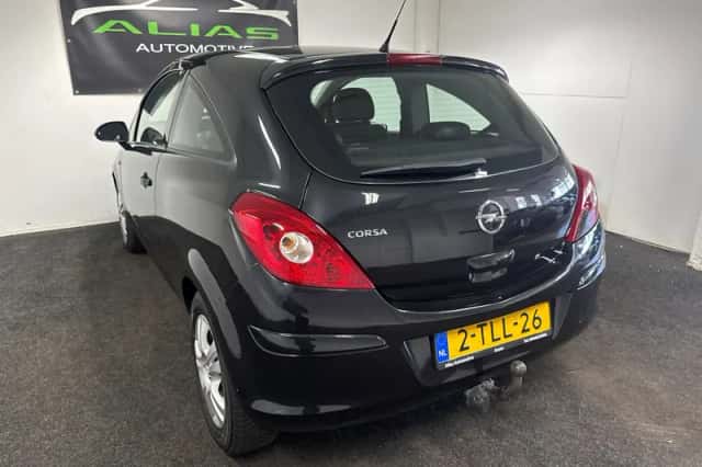 Opel Corsa (2014) thumbnail 4
