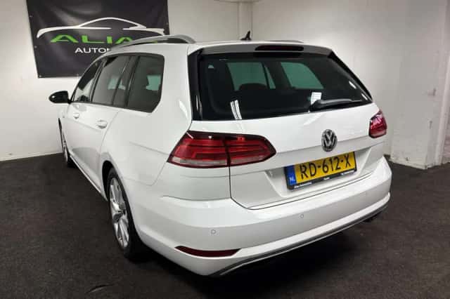 Volkswagen Golf (2017) thumbnail 4