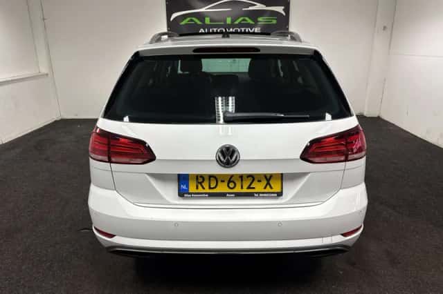 Volkswagen Golf (2017) thumbnail 5