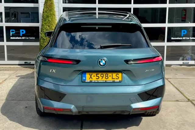 BMW iX (2022) thumbnail 6