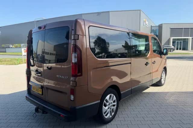 Renault Trafic (2016) thumbnail 2