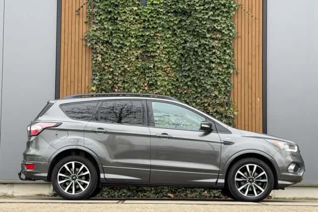 Ford Kuga (2017) thumbnail 5