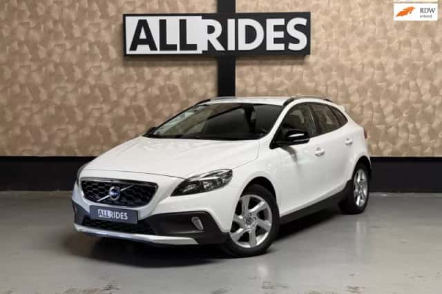 Volvo V40 Cross Country (2015) thumbnail 1