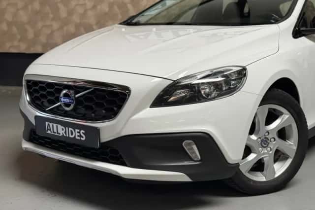 Volvo V40 Cross Country (2015) thumbnail 2