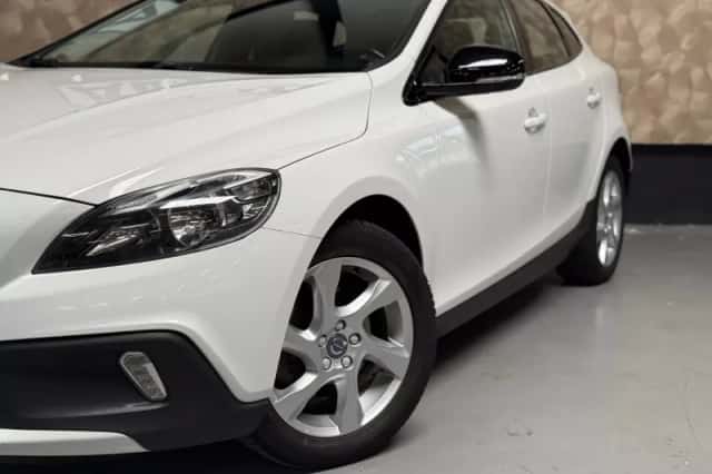Volvo V40 Cross Country (2015) thumbnail 3