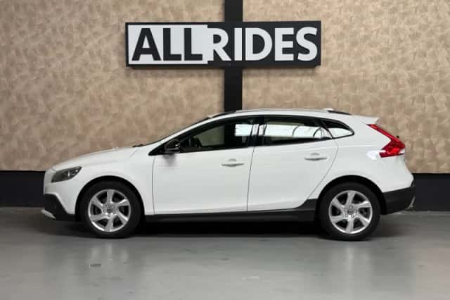 Volvo V40 Cross Country (2015) thumbnail 4