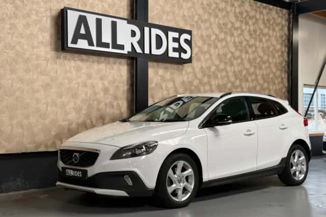 Volvo V40 Cross Country (2015) thumbnail 5