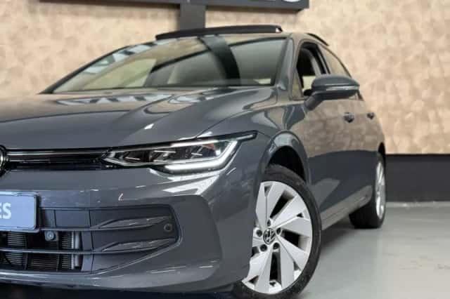 Volkswagen Golf (2025) thumbnail 2