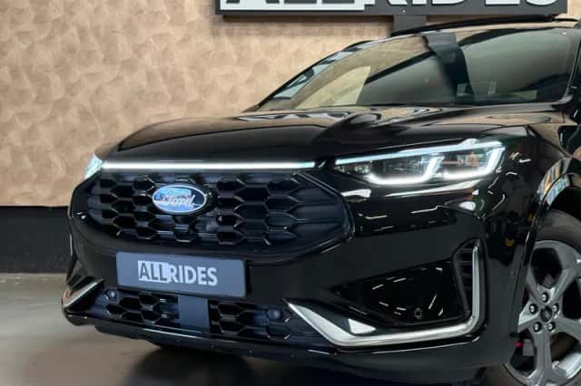 Ford Kuga (2024) thumbnail 3