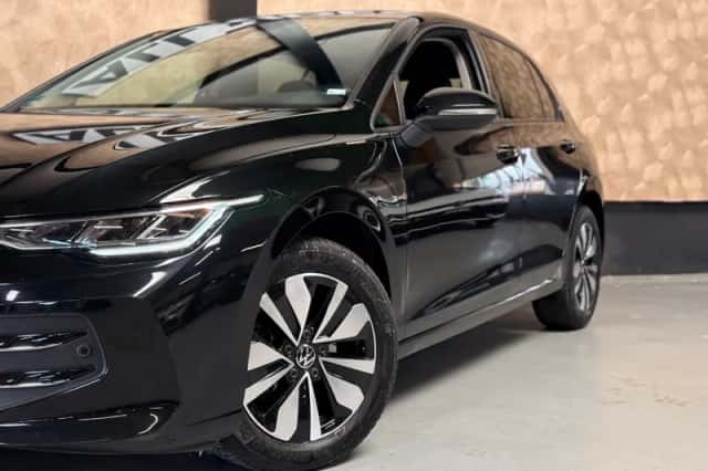 Volkswagen Golf (2025) thumbnail 2