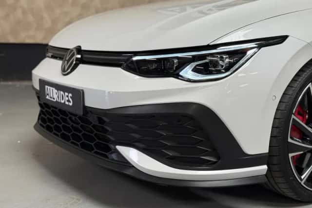 Volkswagen Golf (2021) thumbnail 2