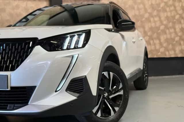 Peugeot 2008 (2023) thumbnail 2