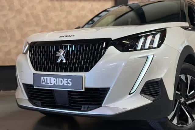 Peugeot 2008 (2023) thumbnail 3