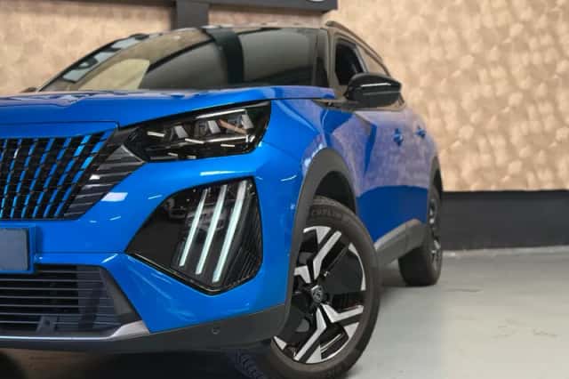 Peugeot 2008 (2023) thumbnail 2