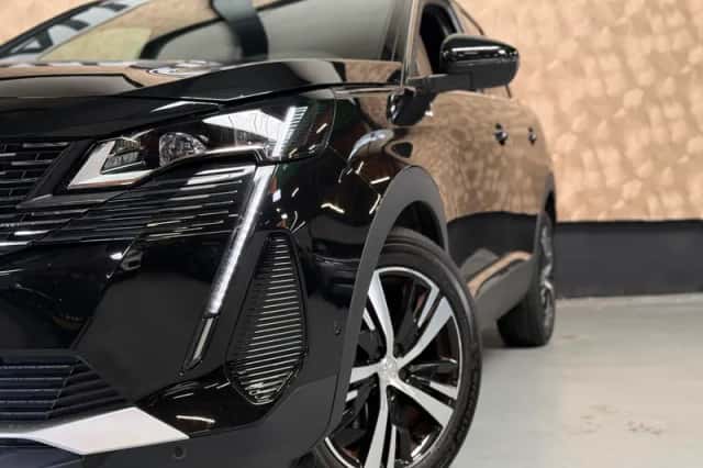 Peugeot 3008 (2022) thumbnail 2
