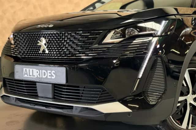 Peugeot 3008 (2022) thumbnail 3