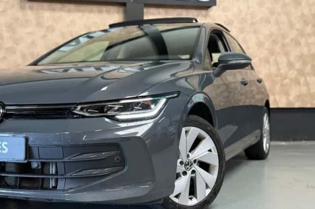 Volkswagen Golf (2025) thumbnail 2