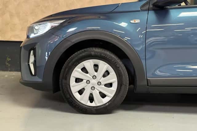 Kia Stonic (2024) thumbnail 6