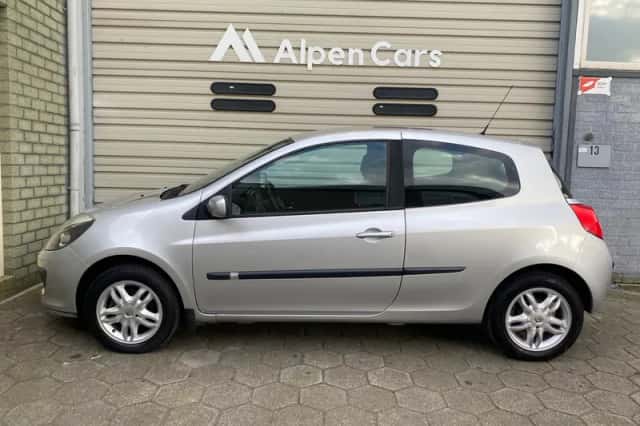 Renault Clio (2006) thumbnail 2