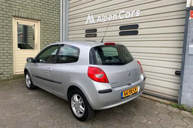 Renault Clio (2006) thumbnail 3