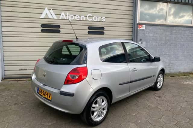 Renault Clio (2006) thumbnail 4